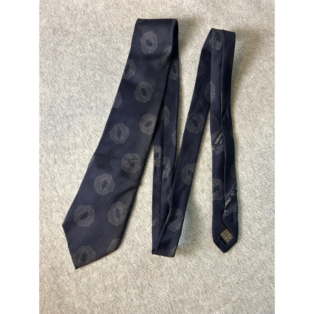 Valentino Cravatte Mens Silk Tieโ Navy Blue Grey Medallion Pattern Made in Italy